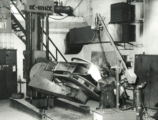 IDČ-KOVAČIČ workshop, 1991 — welder at a positioner
